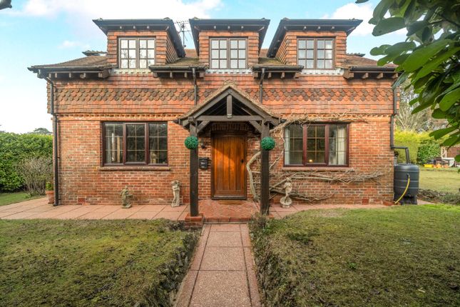 4 bed property, in Heath Close, £850,000