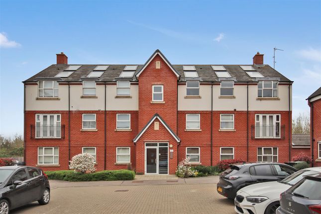 2 bed property, in Tyne Way, £165,000