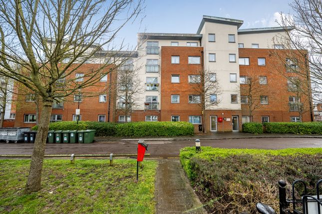 1 bed property, in Charrington Place, £235,000