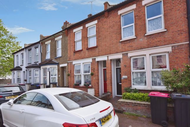 2 bed property, in Wallis Avenue, £290,000