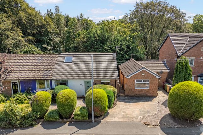 4 bed property, in Thorns Close, £375,000