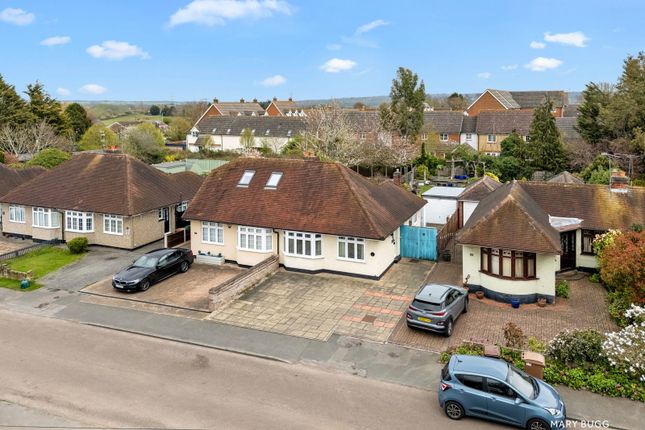 2 bed property, in Baddow Hall Crescent, £400,000