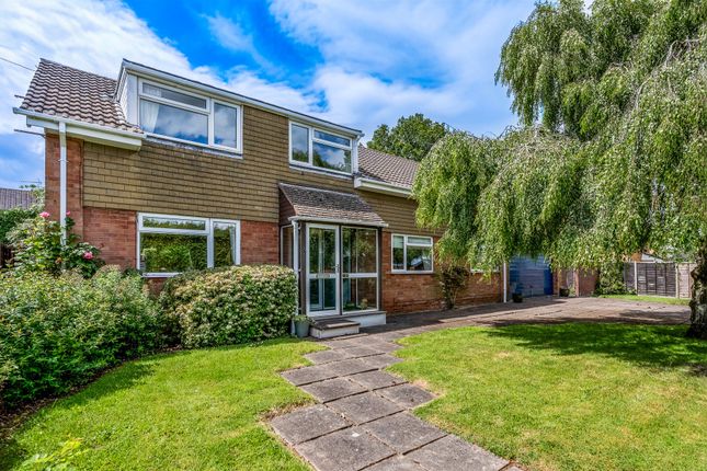 3 bed property, in Lower Thorn, £475,000