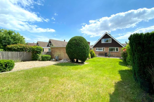 3 bed property, in Lavant Close, £525,000