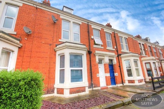6 bed property, in Sunbury Avenue, £725,000