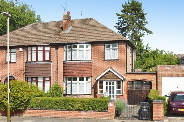 3 bed property, in Lamborne Road, £270,000
