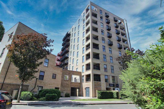 2 bed property, in Sandy Hill Road, £350,000