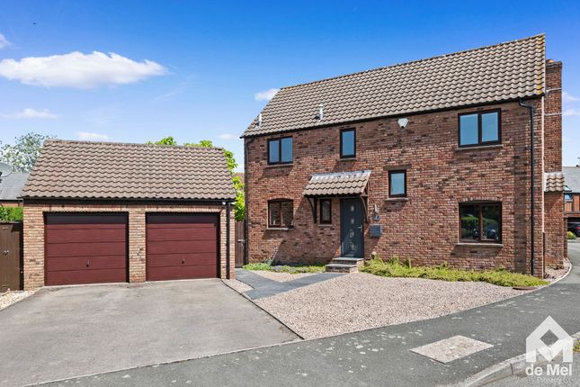 4 bed property, in Farriers Reach, £525,000
