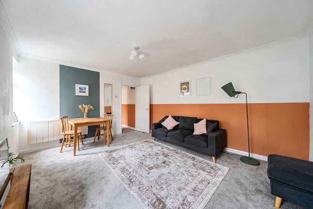 1 bed property, in Lansdowne Lane, £230,000