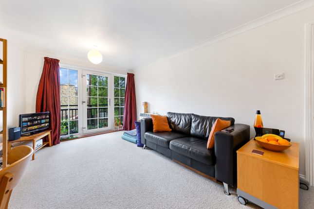 1 bed property, in Providence Close, £400,000