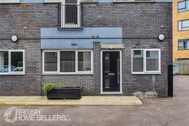 1 bed property, in Dudley Street, £147,000