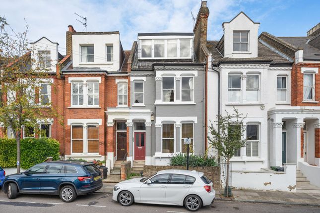1 bed property, in Parolles Road, £450,000