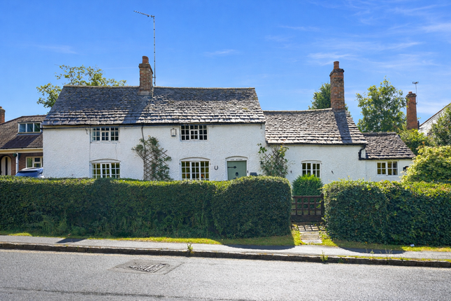 2 bed property, in Bradgate Road, £500,000
