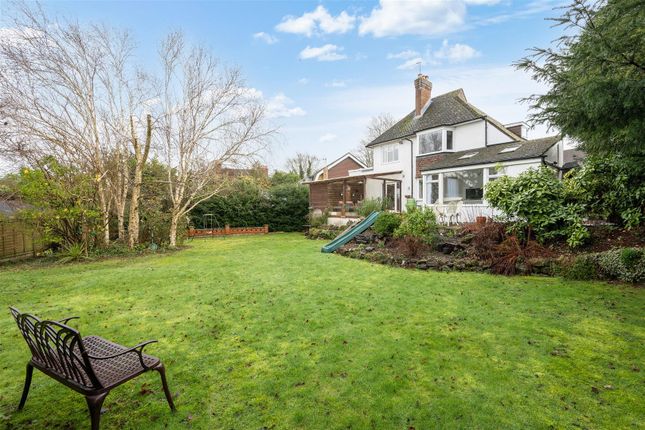4 bed property, in Orchard Close, £850,000