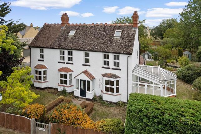 4 bed property, in Broadway Road, £630,000