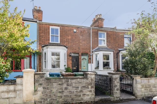 2 bed property, in Princes Street, £450,000