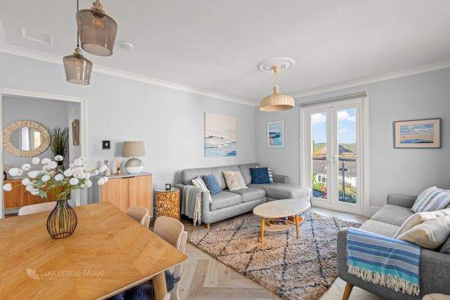 3 bed property, in Grand View Road, £425,000