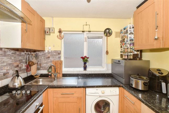 1 bed property, in Birkdale Drive, £210,000