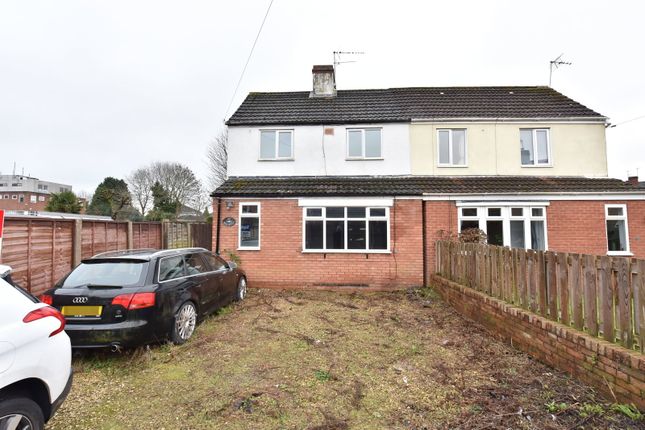 2 bed property, in Kingswinford, £175,000
