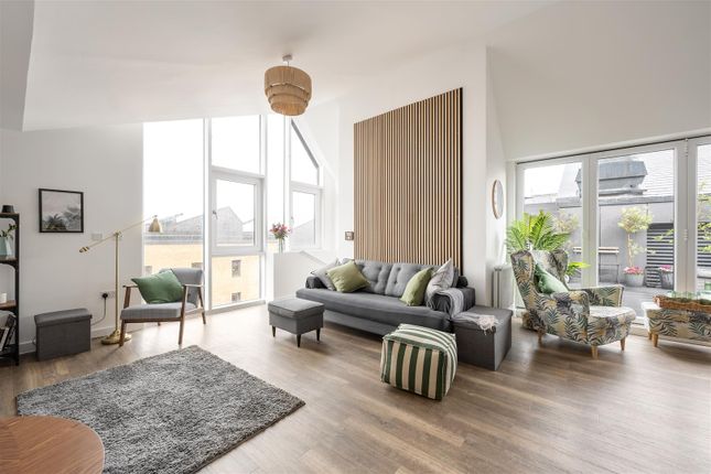 3 bed property, in Collendale Road, £785,000