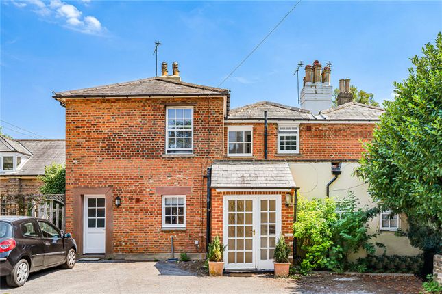 1 bed property, in Middle Hill, £275,000