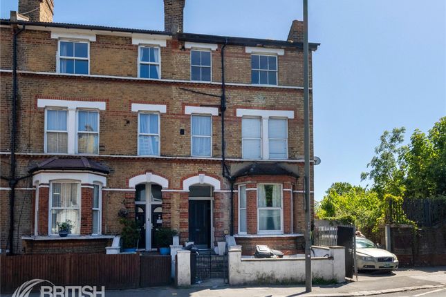 2 bed property, in Penge Road, £395,000