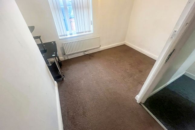 4 bed property, in Broxtowe Street, £230,000