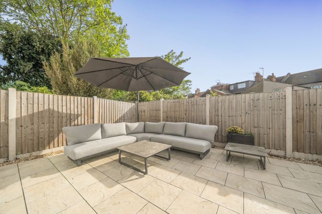 2 bed property, in Welldon Crescent, £450,000