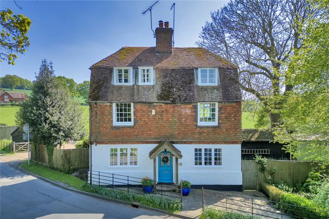 4 bed property, in Rogues Hill, £850,000
