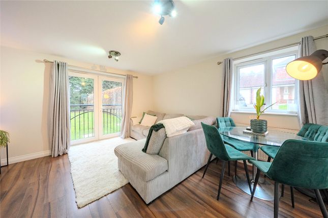 2 bed property, in The Pines, £159,950