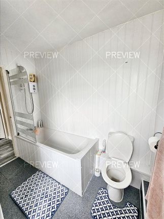 2 bed property, in Thorgam Court, £39,000