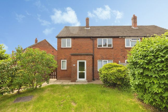 3 bed property, in Manor Close, £200,000