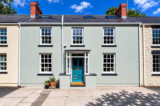 2 bed property, in Llanmill, £225,000