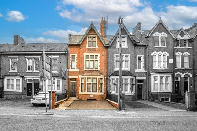 5 bed property, in Evington Road, £460,000