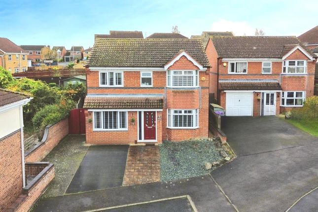 4 bed property, in Osprey Close, £285,000