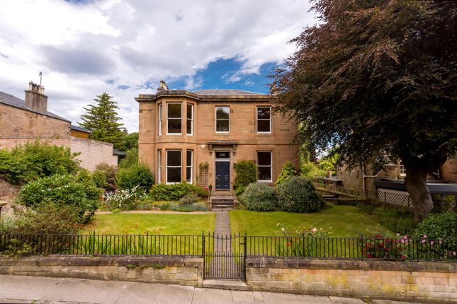 6 bed property, in Lauder Road, £1,475,000