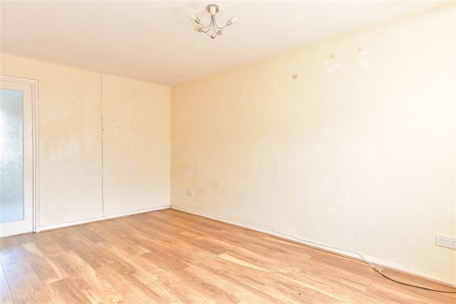 2 bed property, in Silverdale, £325,000