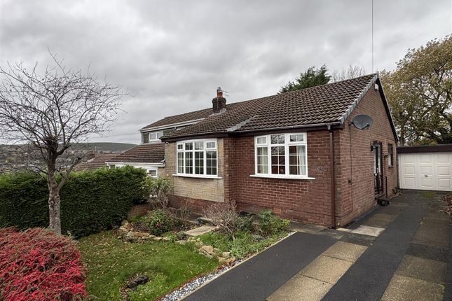 2 bed property, in Richmond Crescent, £220,000