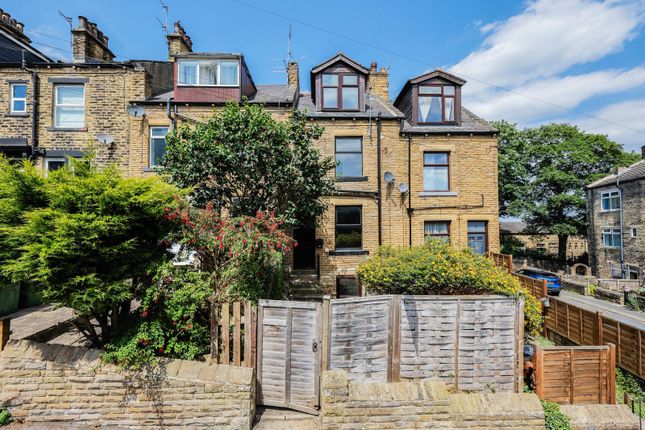 2 bed property, in Gladstone Street, £200,000