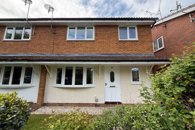2 bed property, in Waterside, £225,000