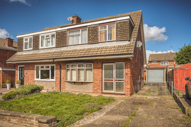 3 bed property, in Adwick Close, £240,000