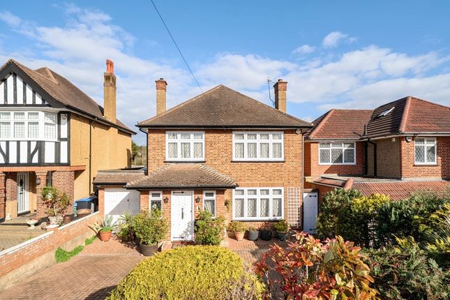 3 bed property, in Woodcock Hill, £800,000