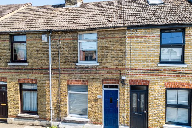 2 bed property, in Villa Road, £240,000