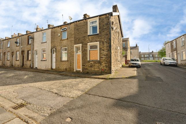 2 bed property, in Pink Street, £72,000