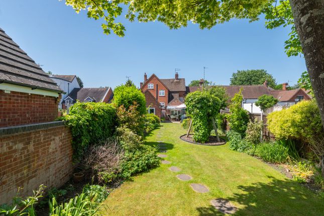 5 bed property, in High Street, £950,000