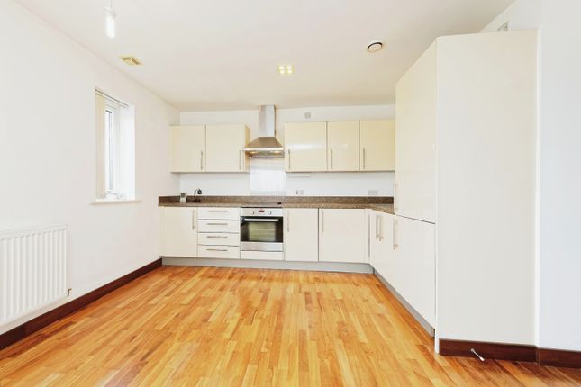 2 bed property, in Olympia Way, £190,000