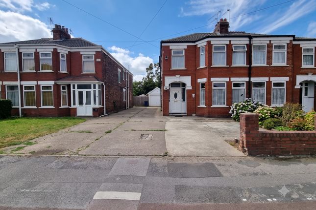 3 bed property, in Maybury Road, £230,000