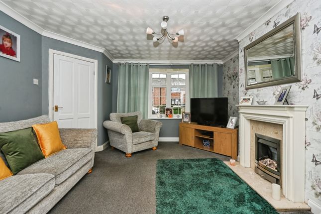 3 bed property, in Newhaven Road, £195,000