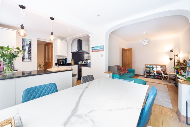 5 bed property, in Valleyfield Road, £850,000