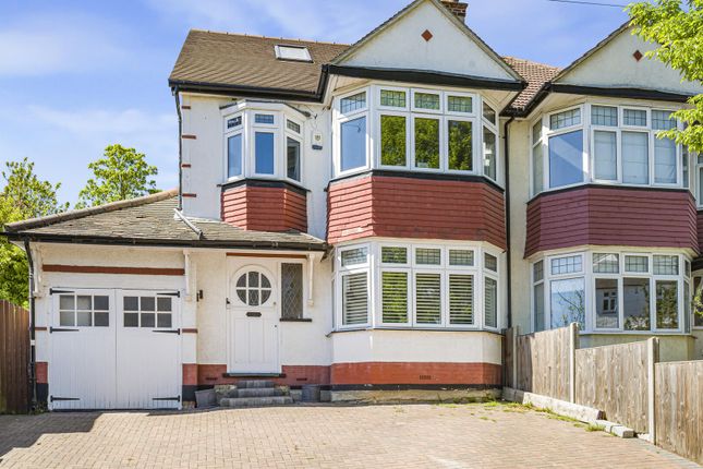 4 bed property, in Rafford Way, £900,000